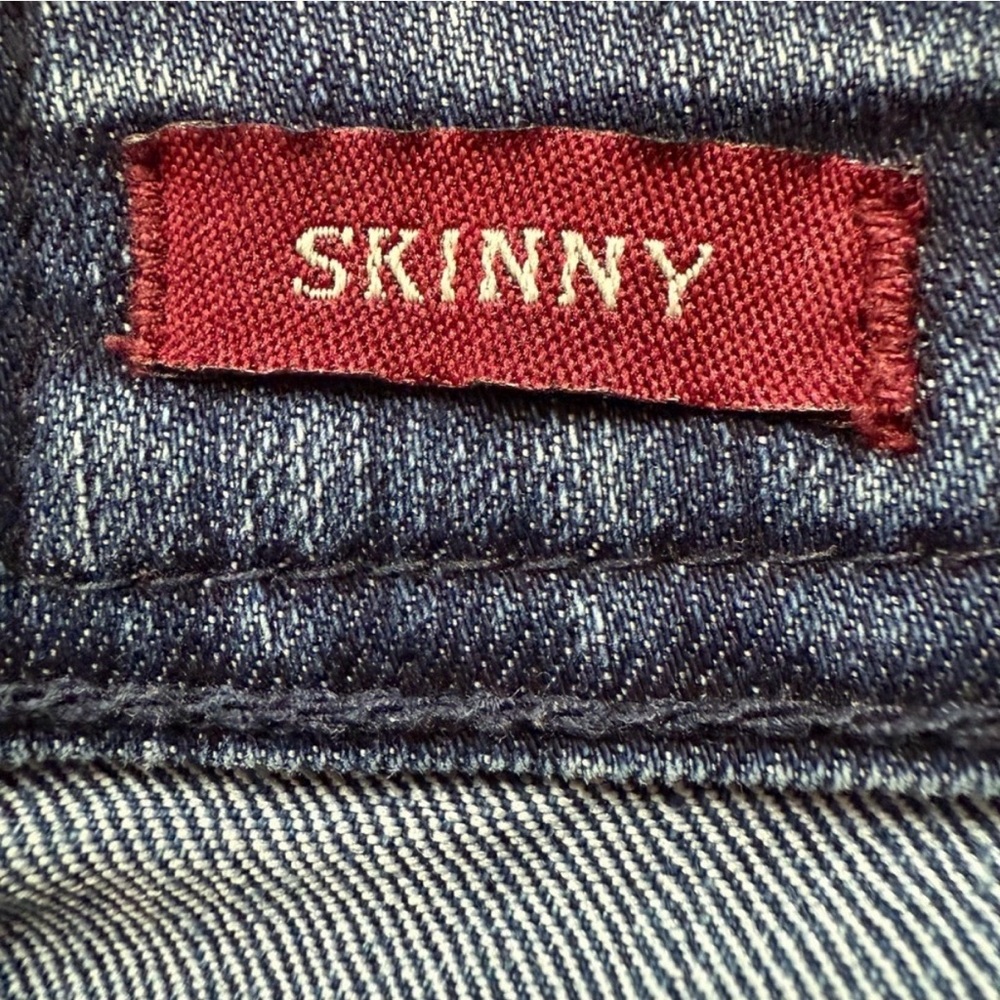 π YMI JEANS Low-Rise Skinny Distressed Denim Size 3 π - Picture 7 of 14